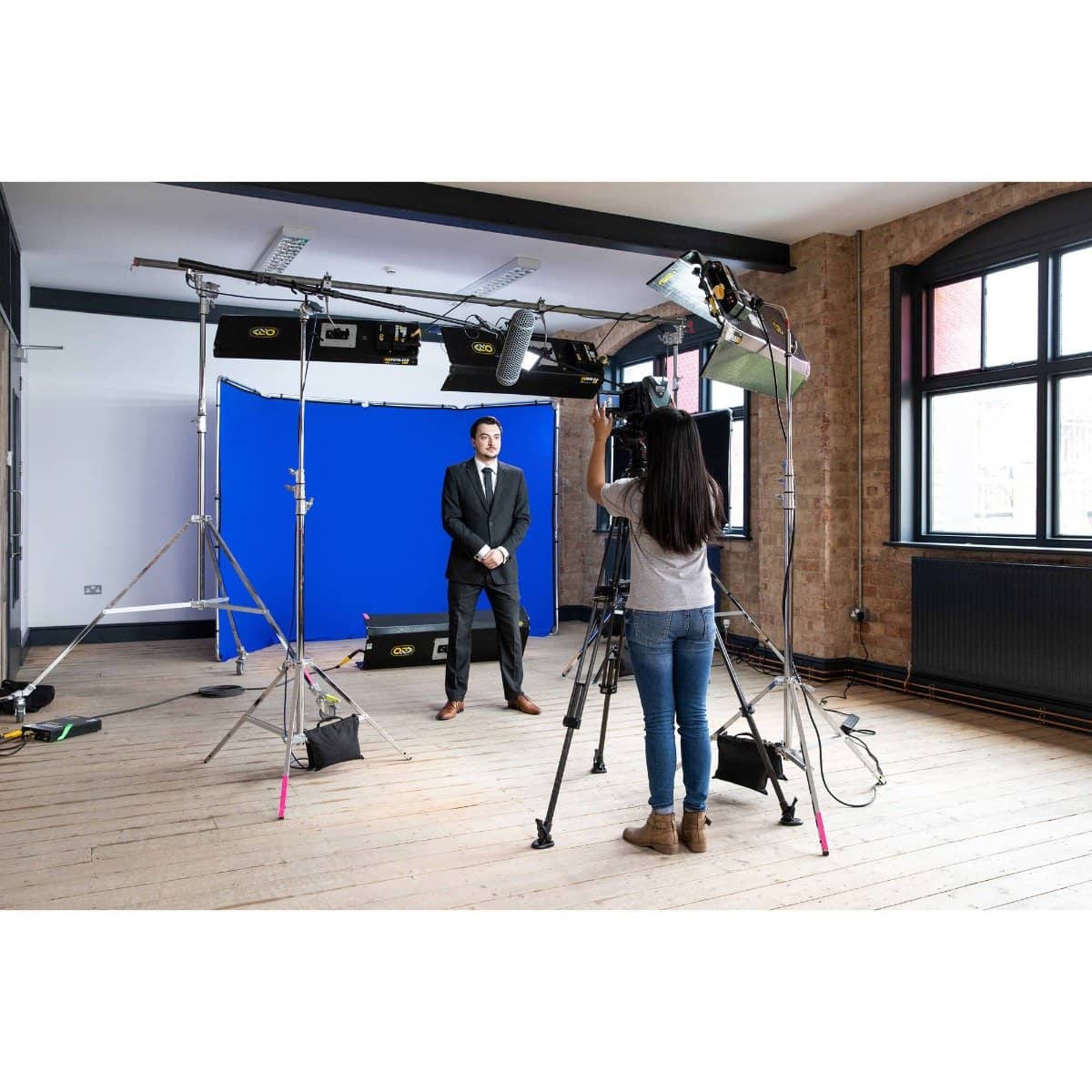 Lastolite Panoramic Background Kit (13', Chroma Key Blue) - Image 2