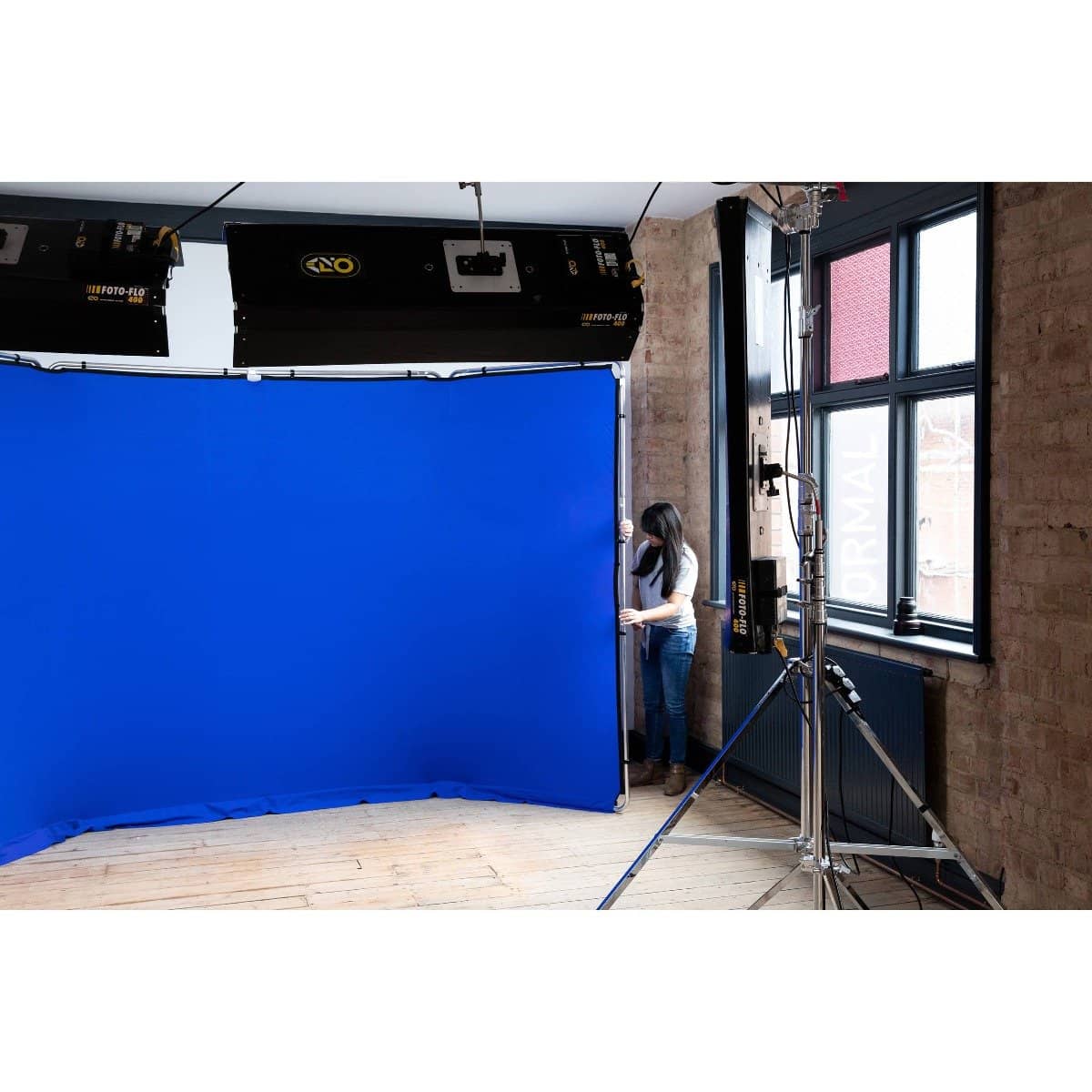 Lastolite Panoramic Background Kit (13', Chroma Key Blue) - Image 4
