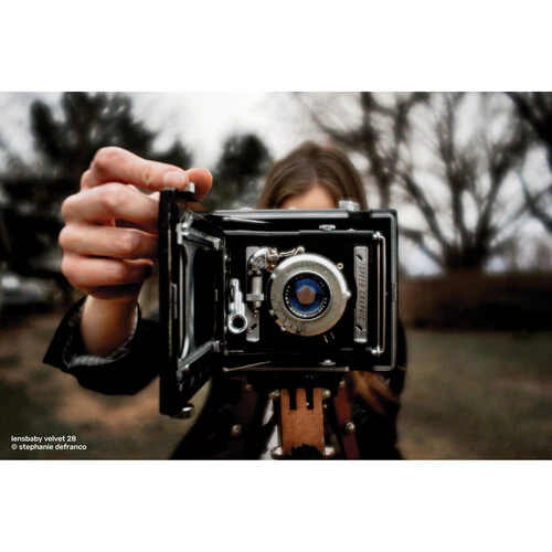 Lensbaby Velvet 28mm f/2.5 Lens for Canon RF - Image 9