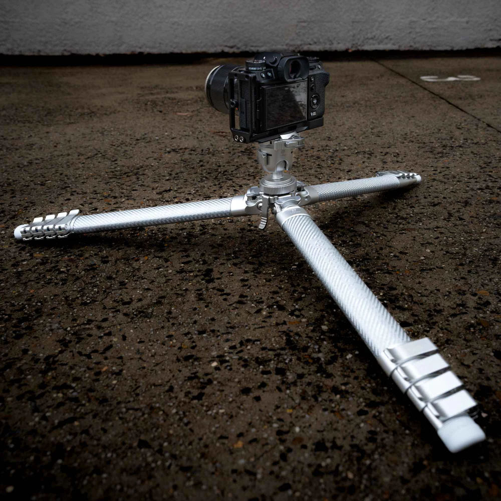 Leofoto AZ-235C Carbon Fibre Travel Tripod + MBH-30 Inverted Ball Head - Silver - Image 13