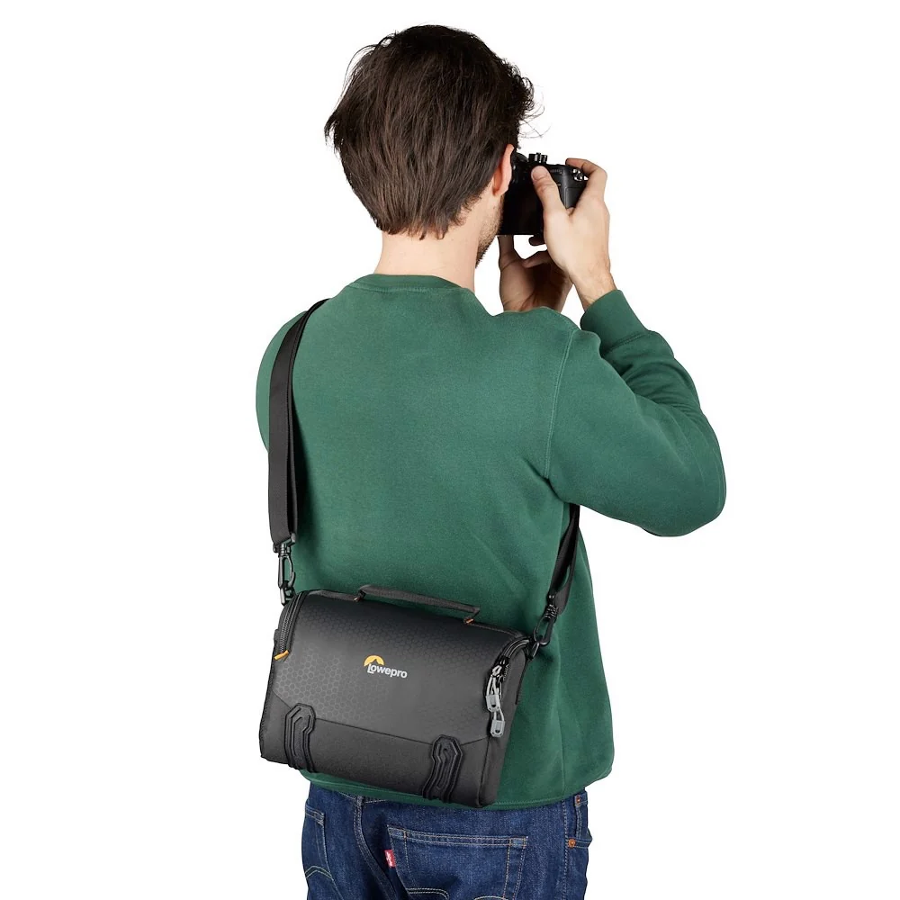 Lowepro Adventura SH 140 III - Black - Image 2