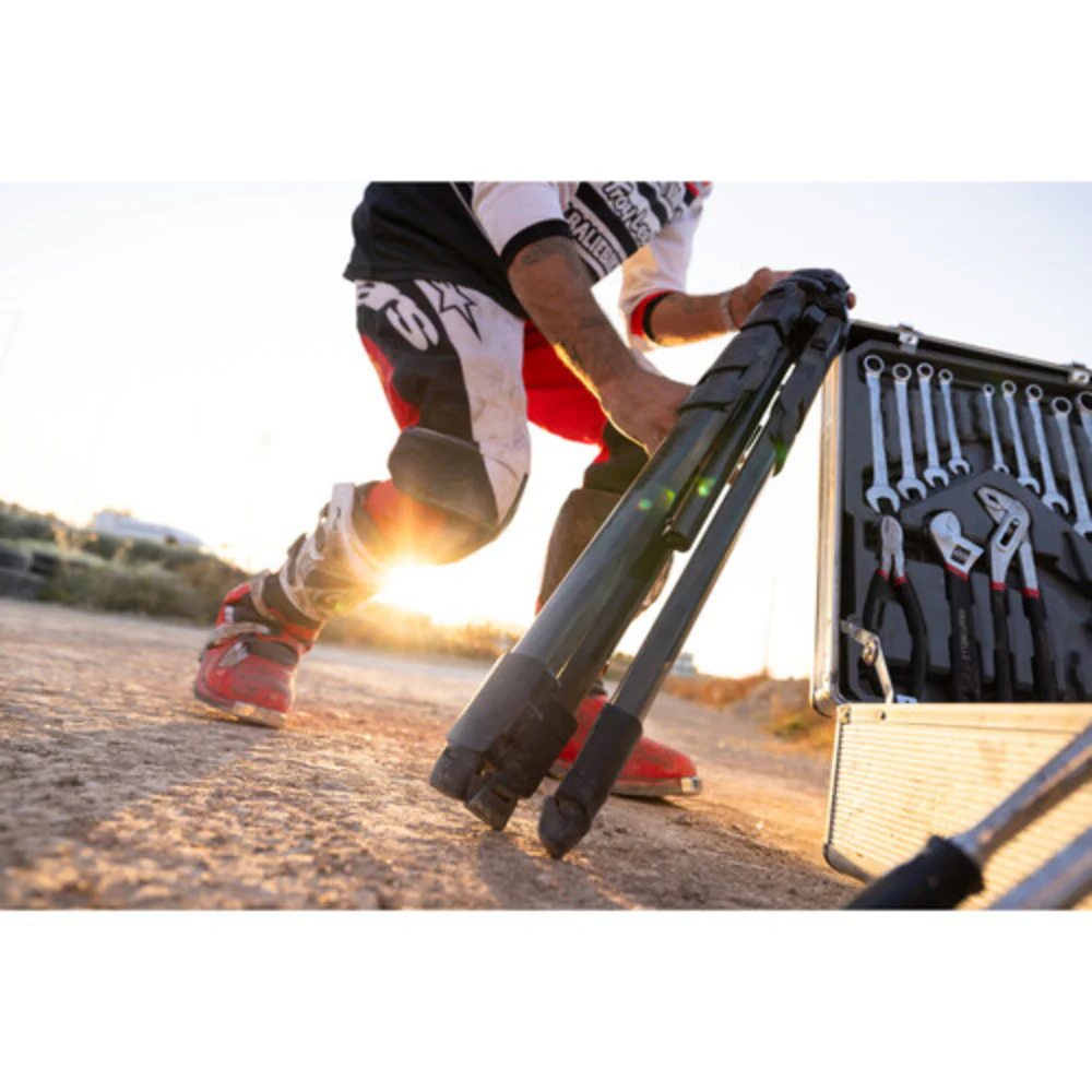 Manfrotto One Hybrid Carbon Fiber Tripod - Image 7