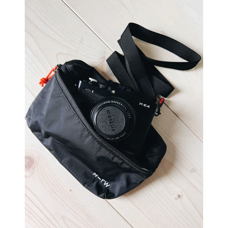 Moment - Fanny Sling 1L - Black - Image 4