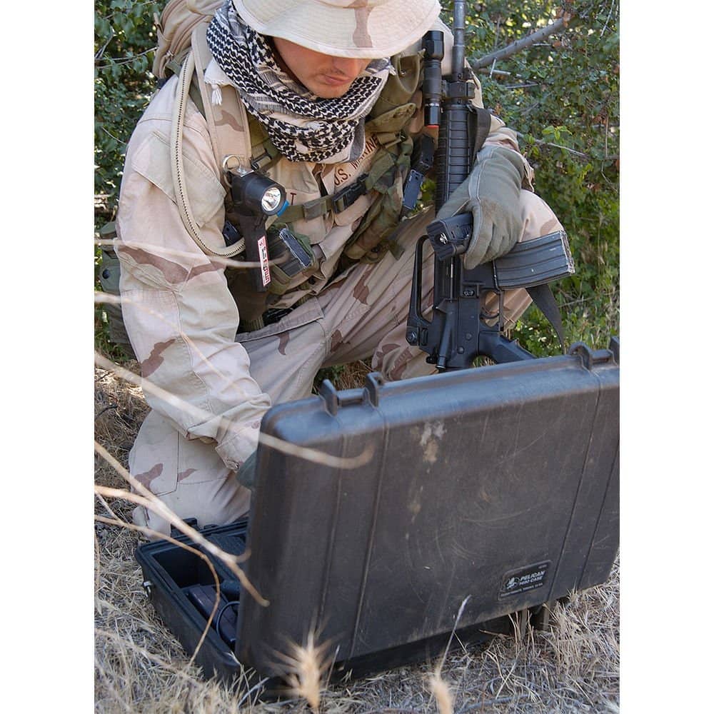Pelican 1490 Attache/Computer Case with Foam (Black) - Image 4