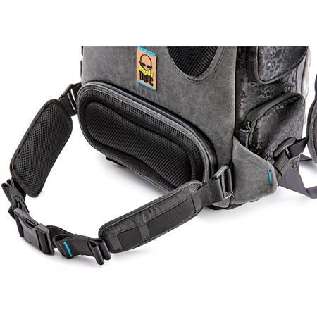 Toxic from 3 Legged Thing - Valkyrie Camera Backpack Medium - Onyx - Image 11