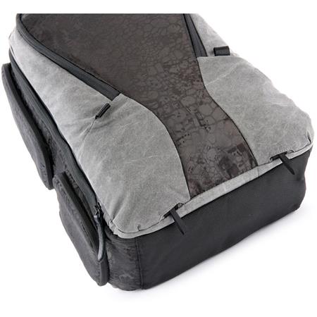 Toxic from 3 Legged Thing - Valkyrie Camera Backpack Medium - Onyx - Image 13