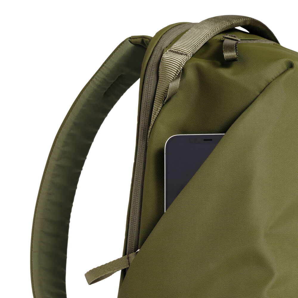 Urth Arkose 20L Backpack + Camera Insert - Image 15
